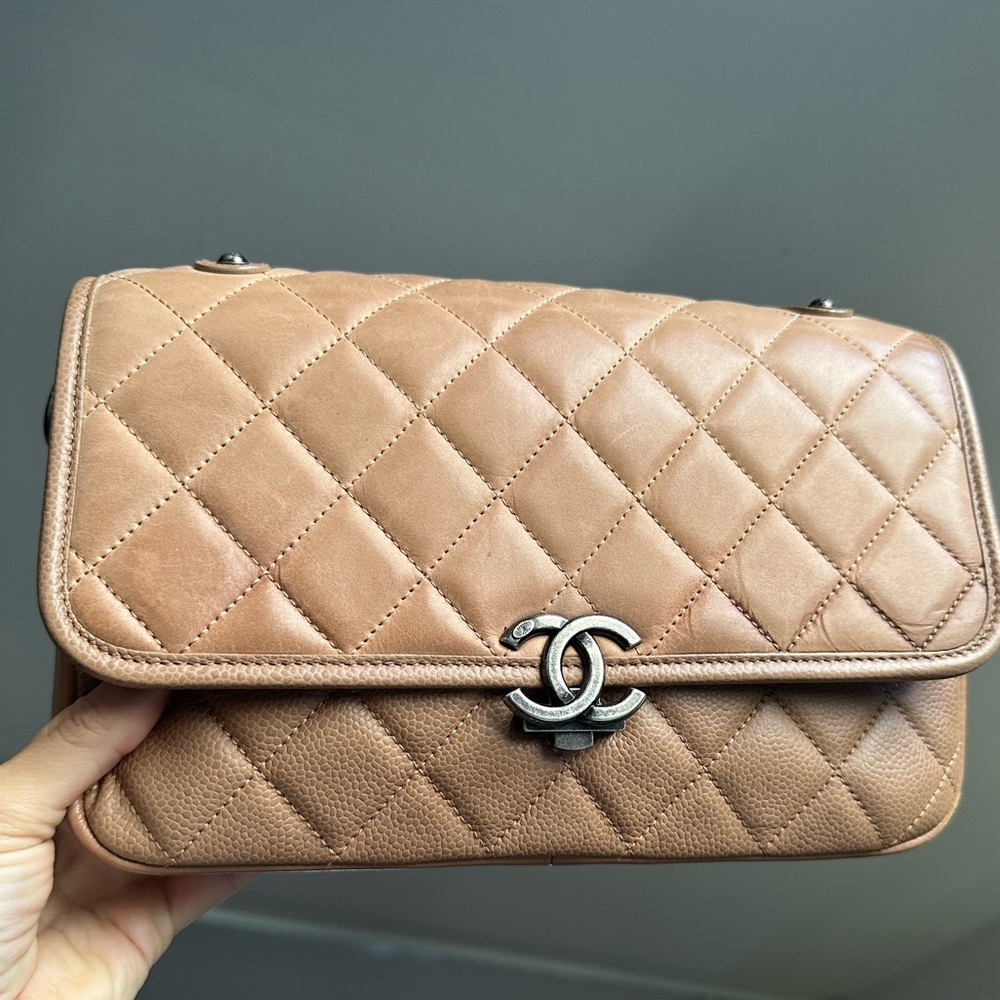 CHANEL Caviar & Calfskin Quilted Medium Flap Bag - Picture 4 of 16